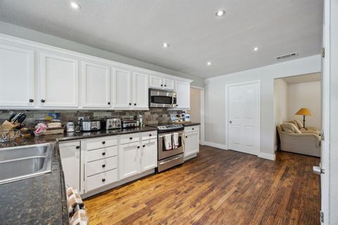 Tiny photo for 1425 N Peytonville Ave, Southlake, TX 76092 (MLS # 20997584)