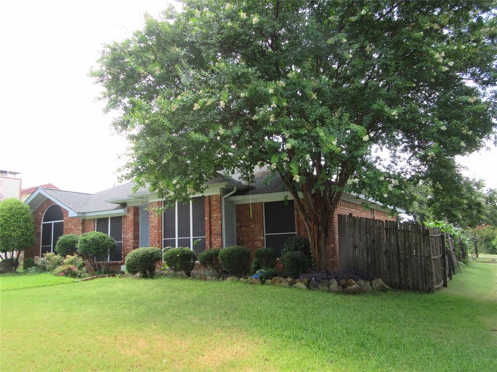 812 Red Oak Drive