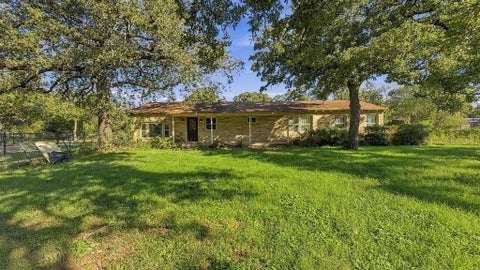 Photo of 2815 McPherson Road, Fort Worth, TX 76140 (MLS # 21418867)