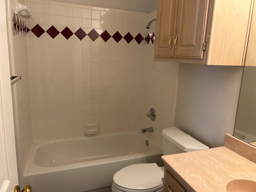 Oaks The Mansfield - Residential Lease