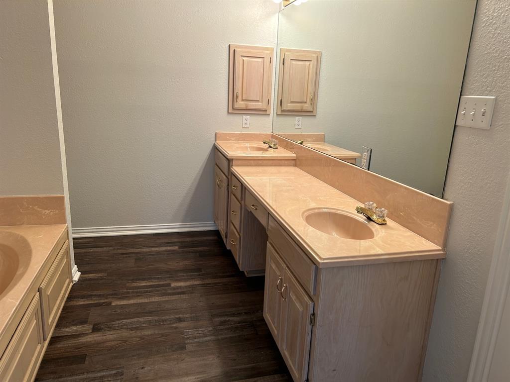 Oaks The Mansfield - Residential Lease