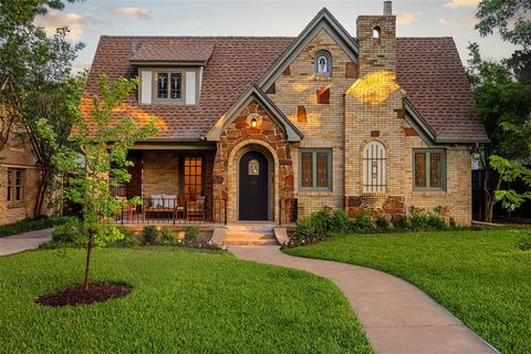 Photo of 5506 Mccommas Boulevard, Dallas, TX 75206 (MLS # 21298243)