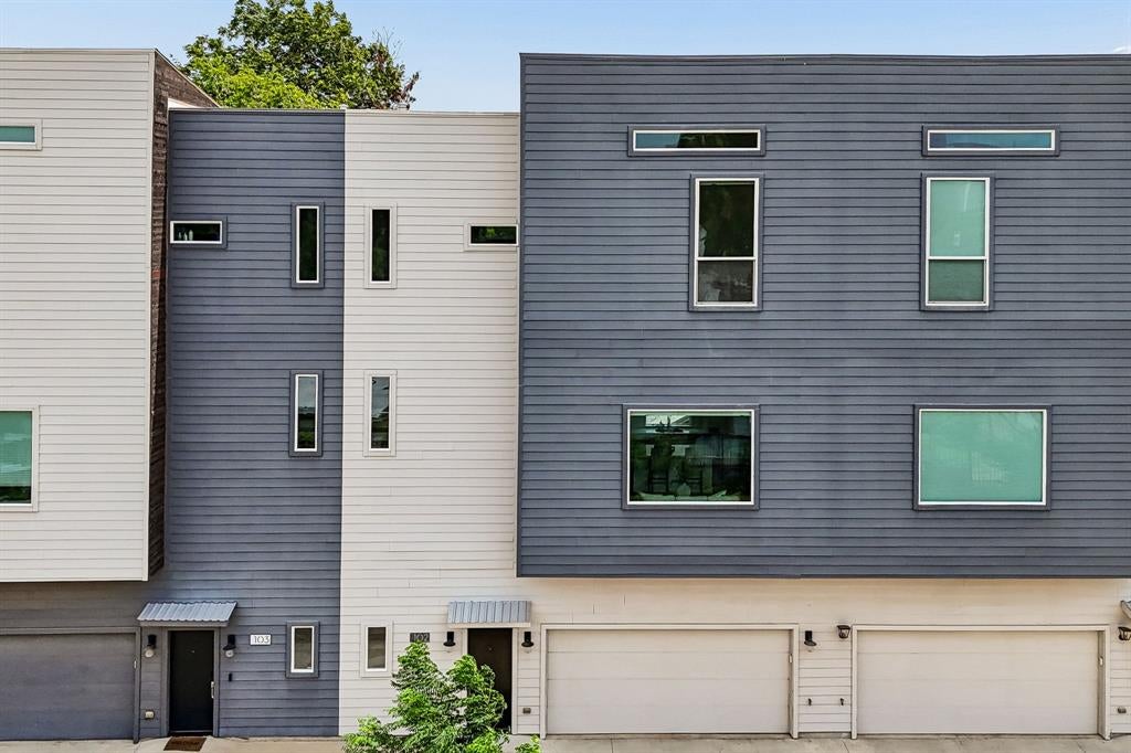 2611 Hondo Avenue 102