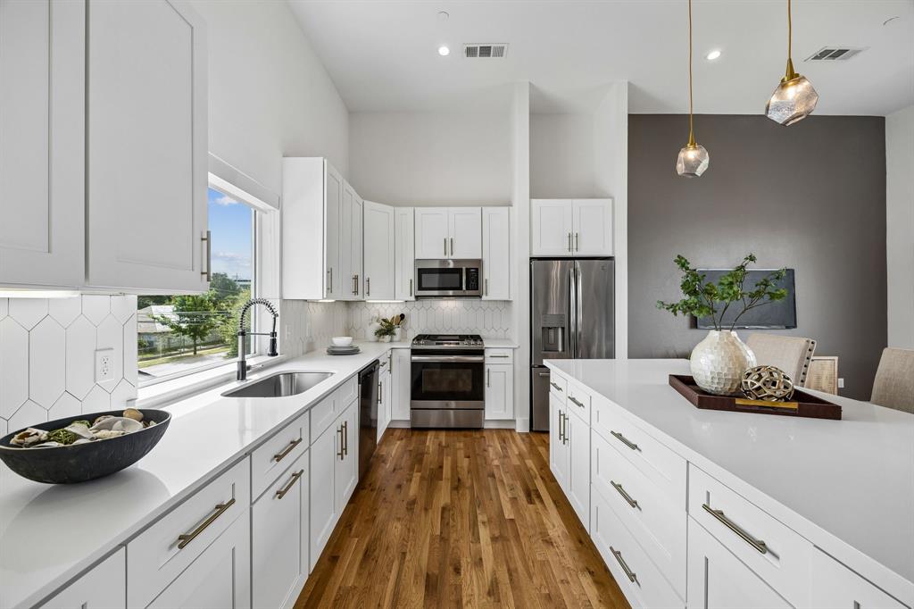 2611 Hondo Avenue 102