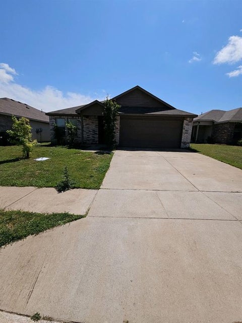 Photo of 1928 Alanbrook Drive, Fort Worth, TX 76140 (MLS # 21310773)