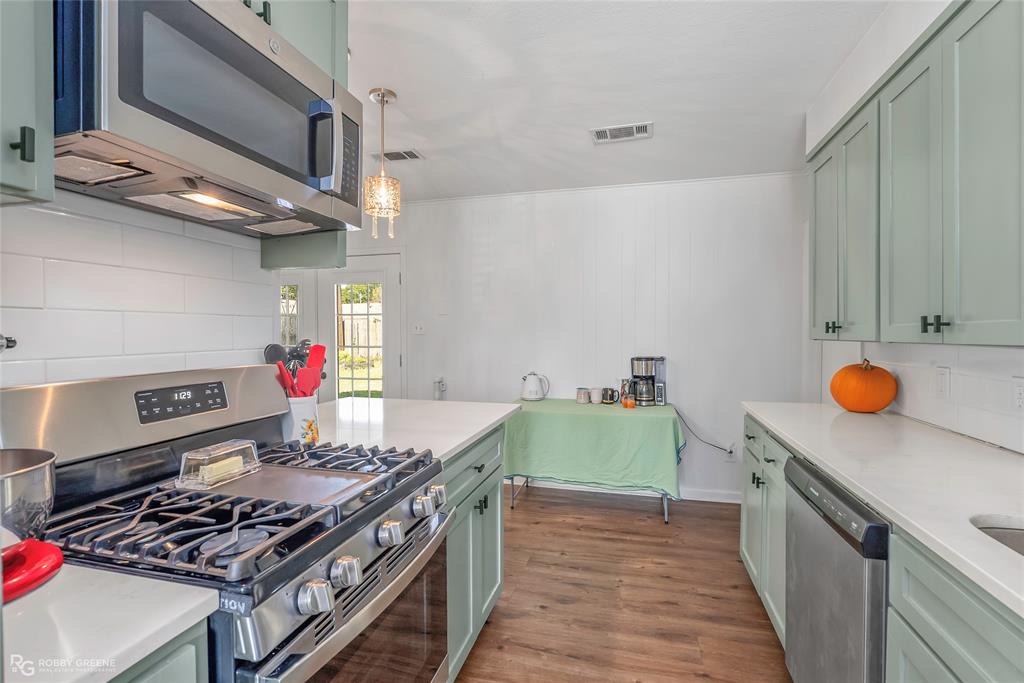 1913 Christine Avenue