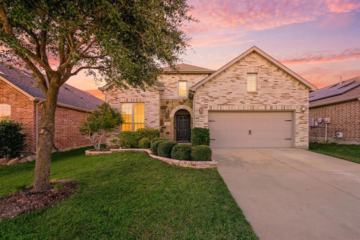 Photo 1 of 36 — 613 Ricochet Drive, Fort Worth, TX 76131