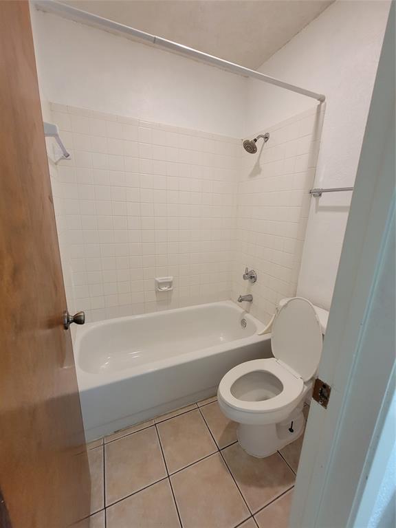 Oaks On The Lane Condo Ph 01 - Residential Lease