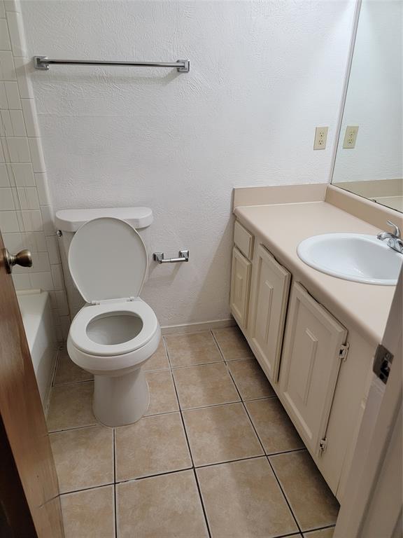 Oaks On The Lane Condo Ph 01 - Residential Lease