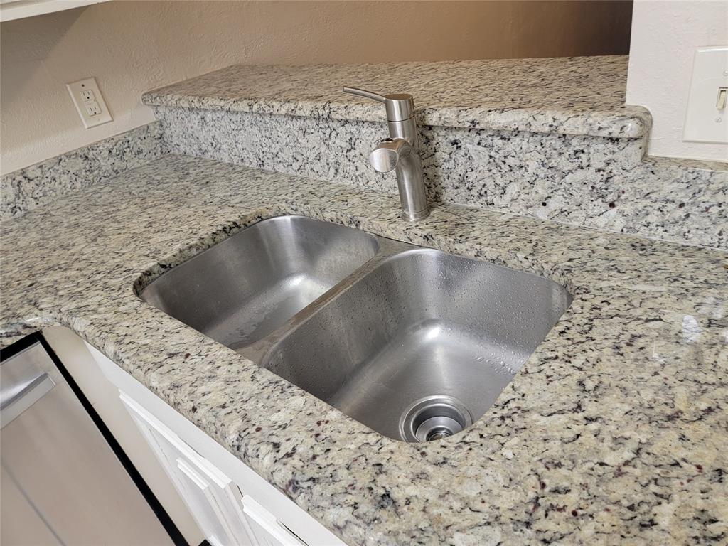 Oaks On The Lane Condo Ph 01 - Residential Lease