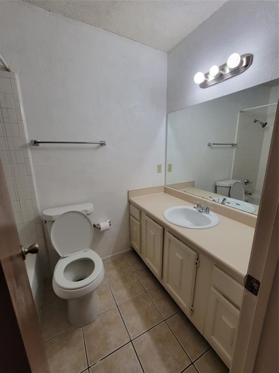 Oaks On The Lane Condo Ph 01 - Residential Lease