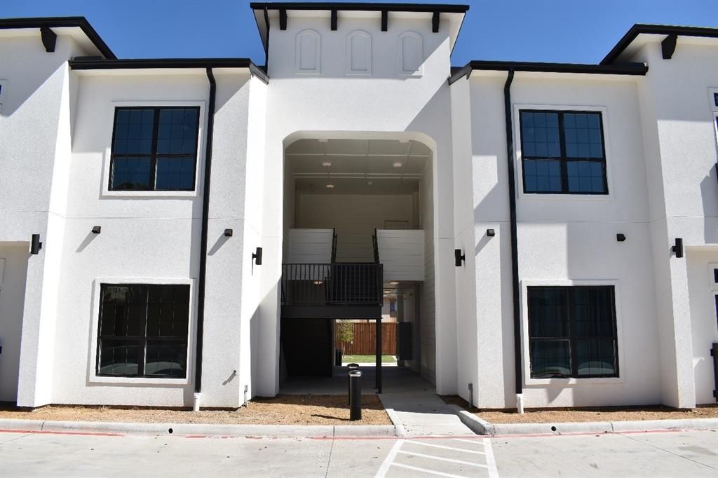 Photo of 1514 E 15th Street #11, Plano, TX 75074 (MLS # 21339159)