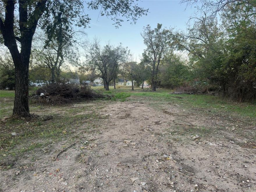Vacant Lot for Sale – Builder’s Dream!
Freshly cleared and ready for your next project! This spacious vacant lot offers a clean slate for builders, investors, or anyone ready to create their ideal home. All the prep work is done—just bring your plans and start building.