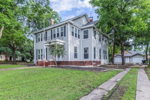 Photo of 721 W Washington St. ST, Sherman, TX 75092 (MLS # 21398907)