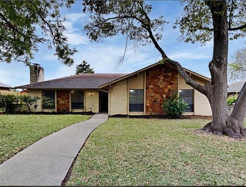 Photo of 427 Newcastle Drive, DeSoto, TX 75115 (MLS # 21330539)