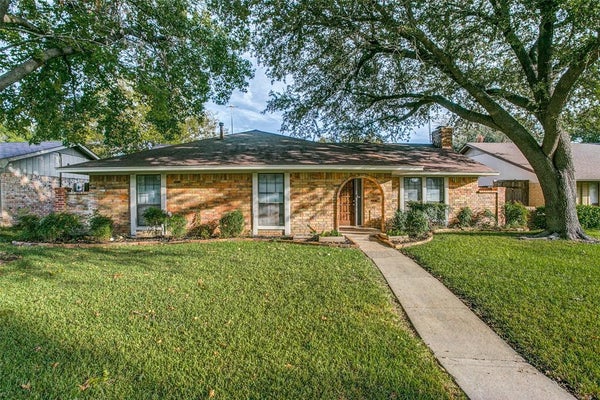 1013 CARRIAGEHOUSE LN, GARLAND, TX 75040 - Image dc2b8c2a6eeab2a3dac57b270b9e7a30/2959473728