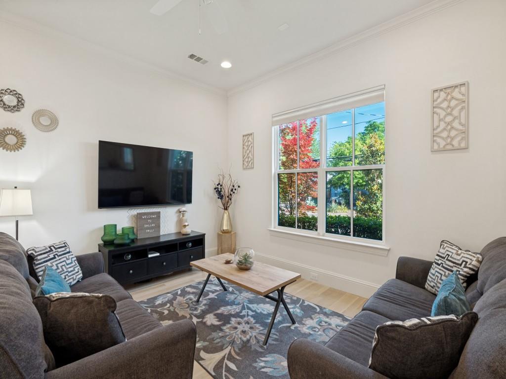732 W 7th Street