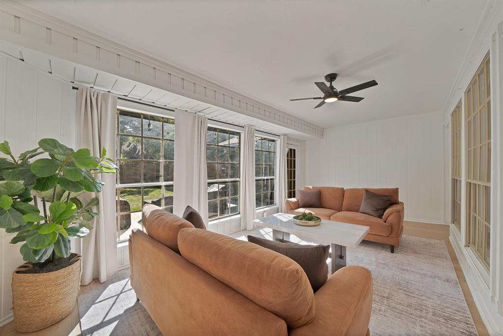 2904 Laurel Lane