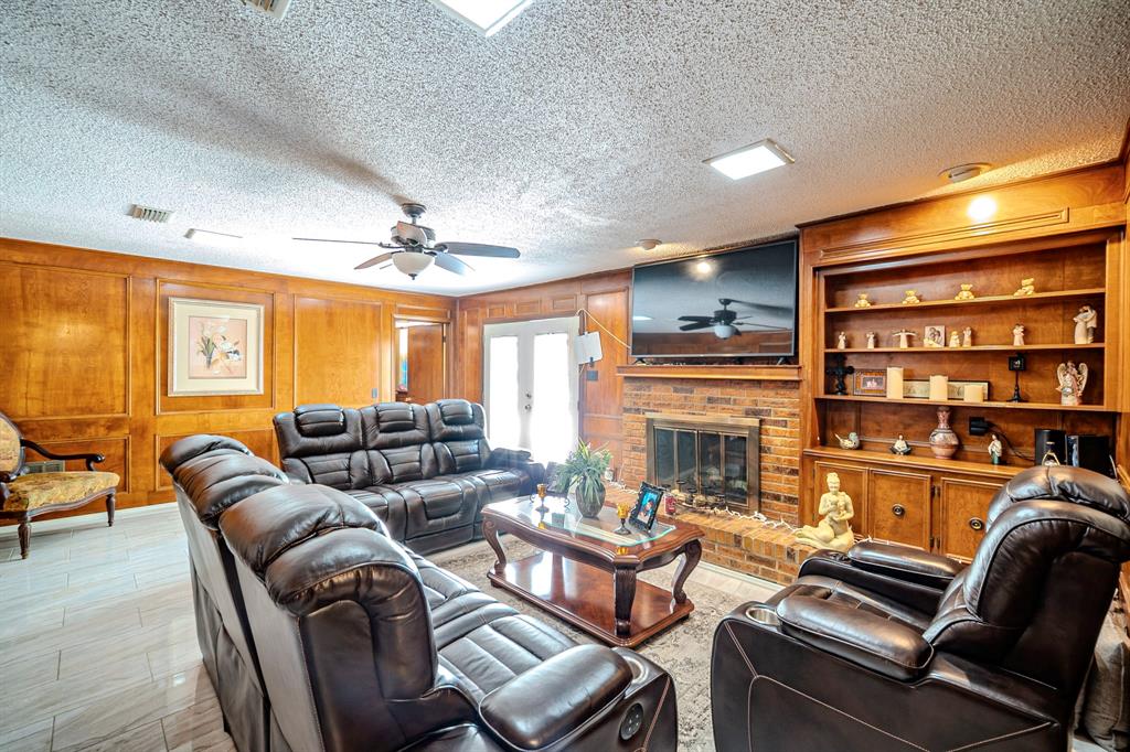 1127 Willow Creek Drive