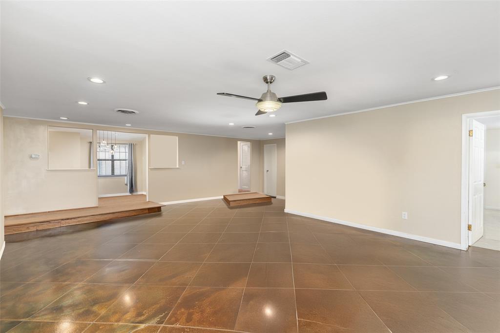 3644 W Seminary Drive