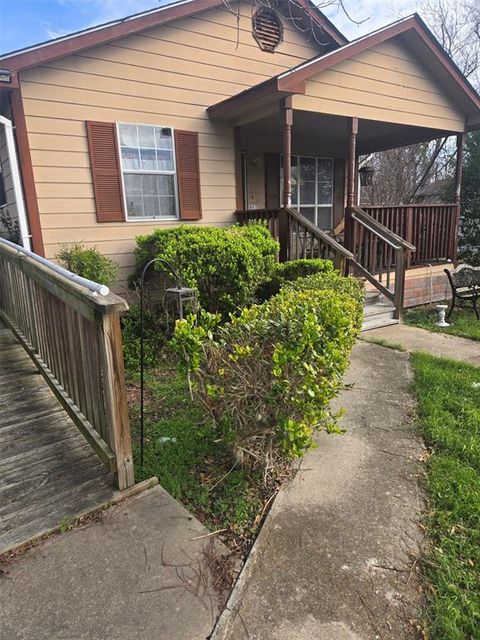 611 Maple Street Taylor TX 76574