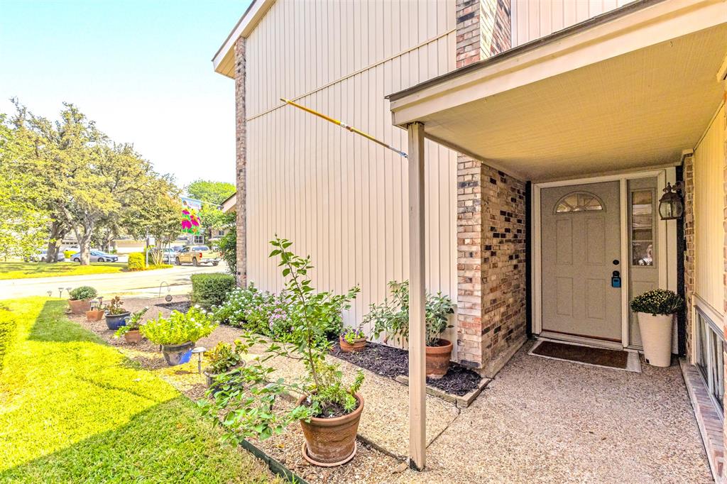 1805 Lakecrest Court