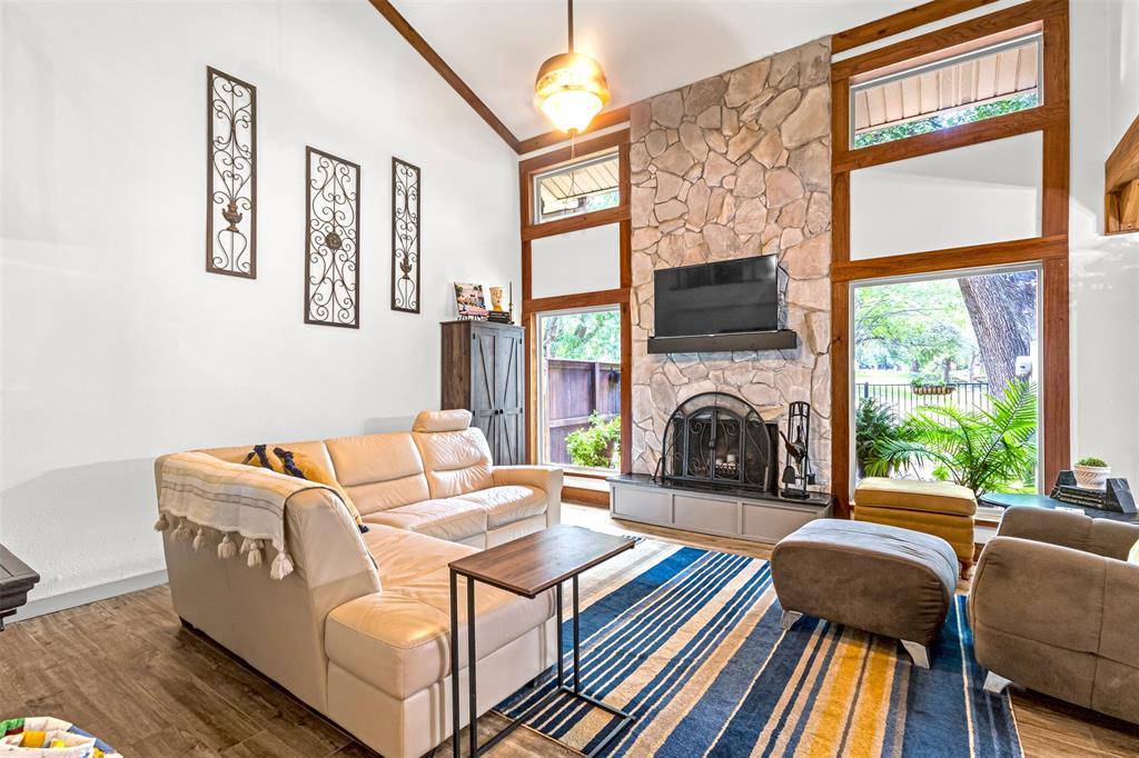 1805 Lakecrest Court