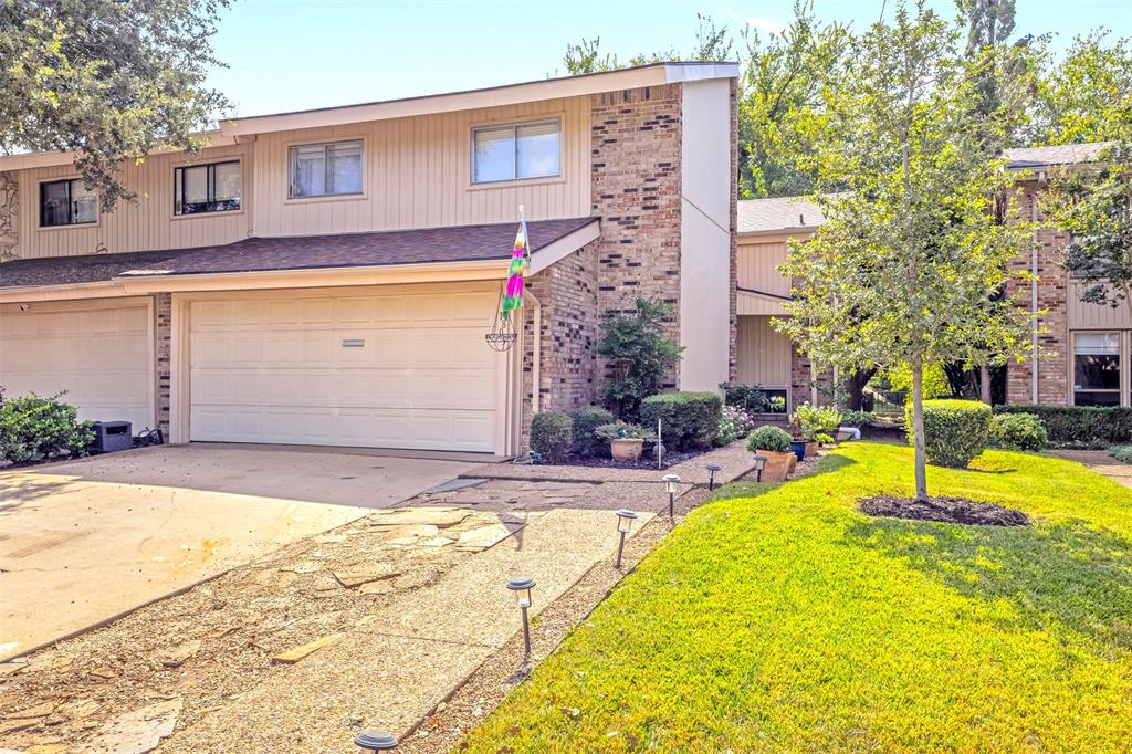 1805 Lakecrest Court