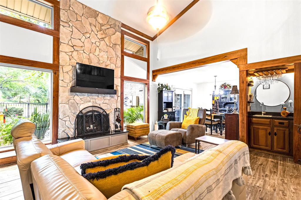 1805 Lakecrest Court
