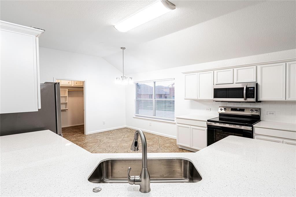 2819 Arabian Lane