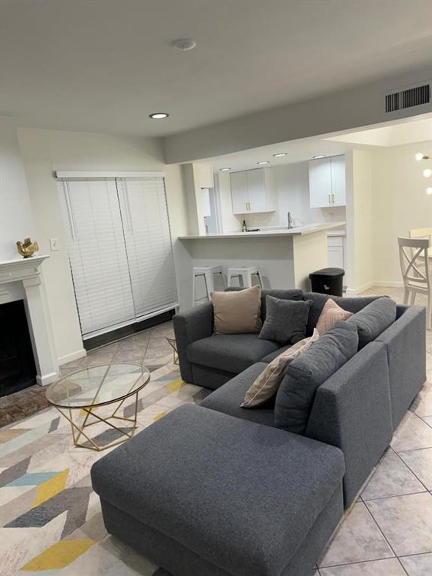 Beautiful clean and bright and airy condo featuring many updates throughout the home including all appliances. This condo is facing beautiful sparkle for your convenience go on the balcony and enjoy the quiet view! Be close to some of Dallas best restaurants, entertainment and convenient highways, this home is a must see!