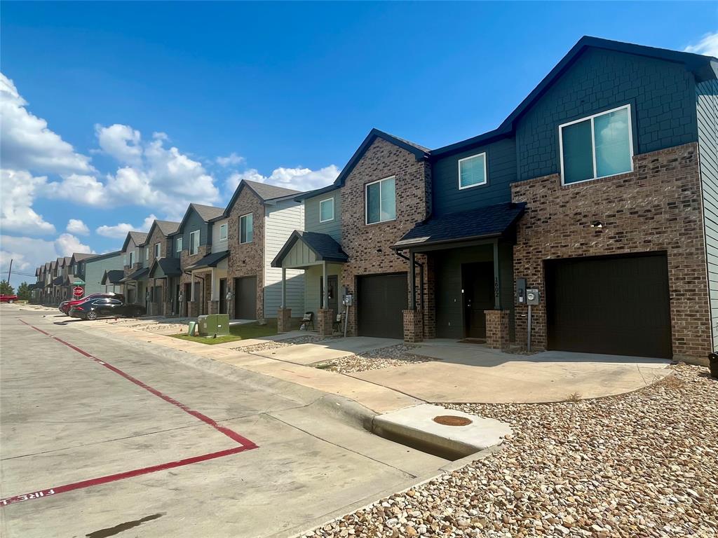 1601-1602 Boxwood Lane