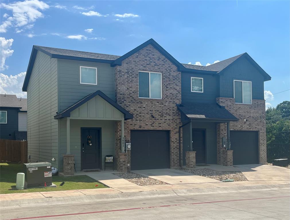 1601-1602 Boxwood Lane