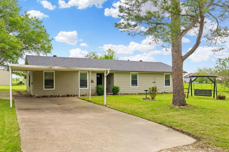 0.53-acre lot • 24x36 workshop with electricity • Boat + RV parking
Single-story 3-bedroom, 2-bath home on 0.53 acres in McLendon Chisholm with no HOA. 1,791 sq ft of open-concept living with vaulted ceilings, luxury vinyl plank flooring throughout, and fresh interior paint — move-in ready. Kitchen features granite countertops, kitchen island, white cabinetry, black subway tile backsplash, stainless steel appliances, pantry, and eat-in space. Second living and dining area with vaulted ceilings flows from the kitchen. Covered back patio with pasture views and mature trees. Utility room with sink and space for additional freezer. Attached front carport plus a separate driveway leading to a 24x36 workshop with electricity. Additional detached carport accommodates boat, RV, or oversized vehicle parking. Aerobic septic system. Rain gutters and storage included. Approx. 2.5 mi to Chisholm Country Store and Café on SH 205. Approx. 8.0 mi to Rockwall dining and shopping including Tom Thumb, Kroger, Onassis Greek Taphouse, and Huckabees Coffee. Approx. 8.5 mi to Terry Park and Lake Ray Hubbard boat ramp access in Heath. Easy access to SH 205 and I-30. Rockwall ISD — Amy Parks-Heath Elementary, Cain Middle, Rockwall-Heath High.