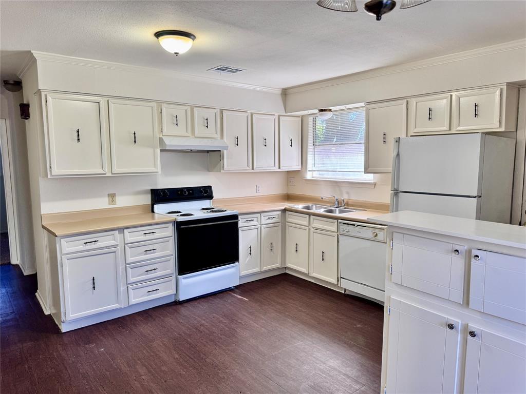 7308 Sanger Avenue A & B