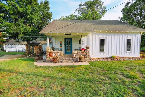 A home in Comanche