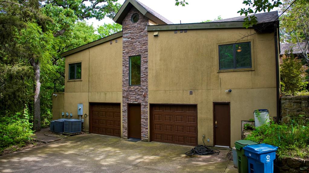 Emerald Sound At Lake Lewisvil - Residential