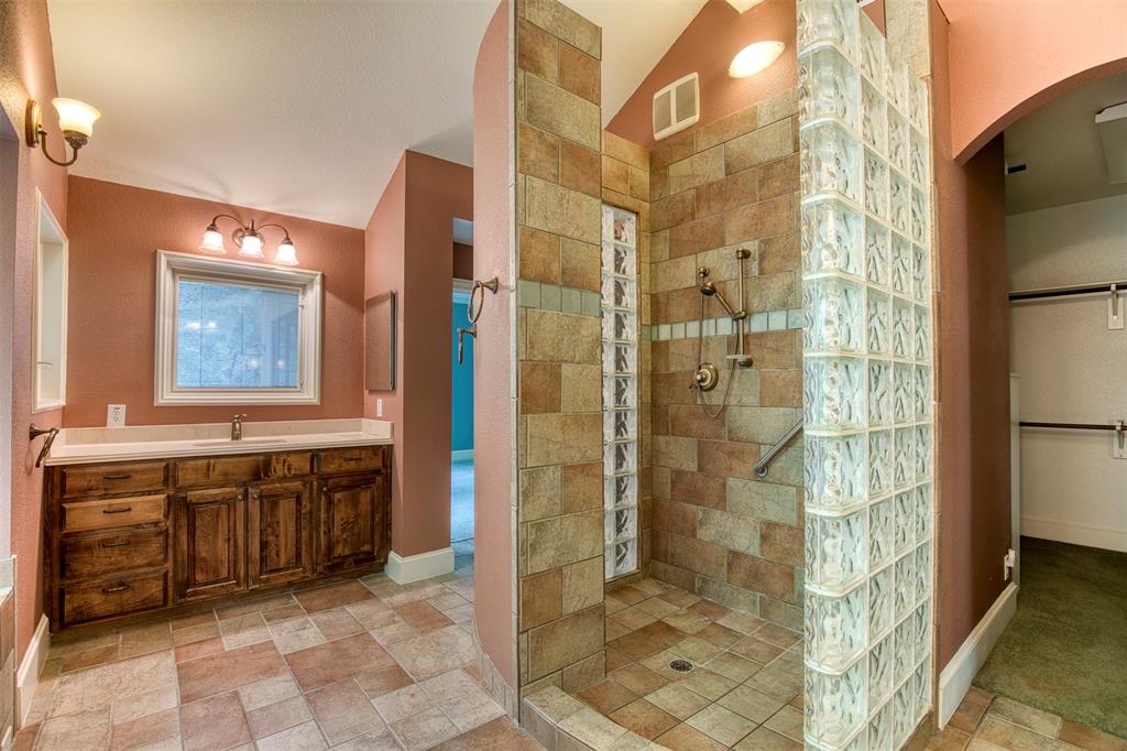 Emerald Sound At Lake Lewisvil - Residential