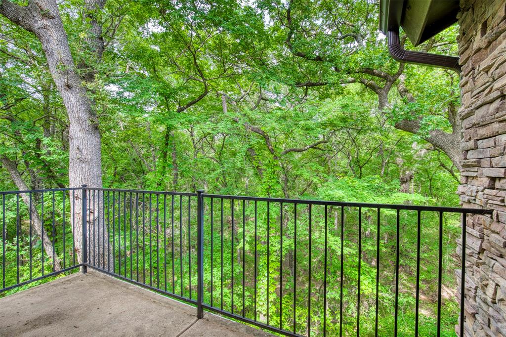 Emerald Sound At Lake Lewisvil - Residential