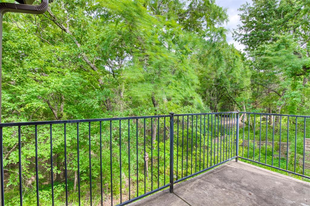 Emerald Sound At Lake Lewisvil - Residential