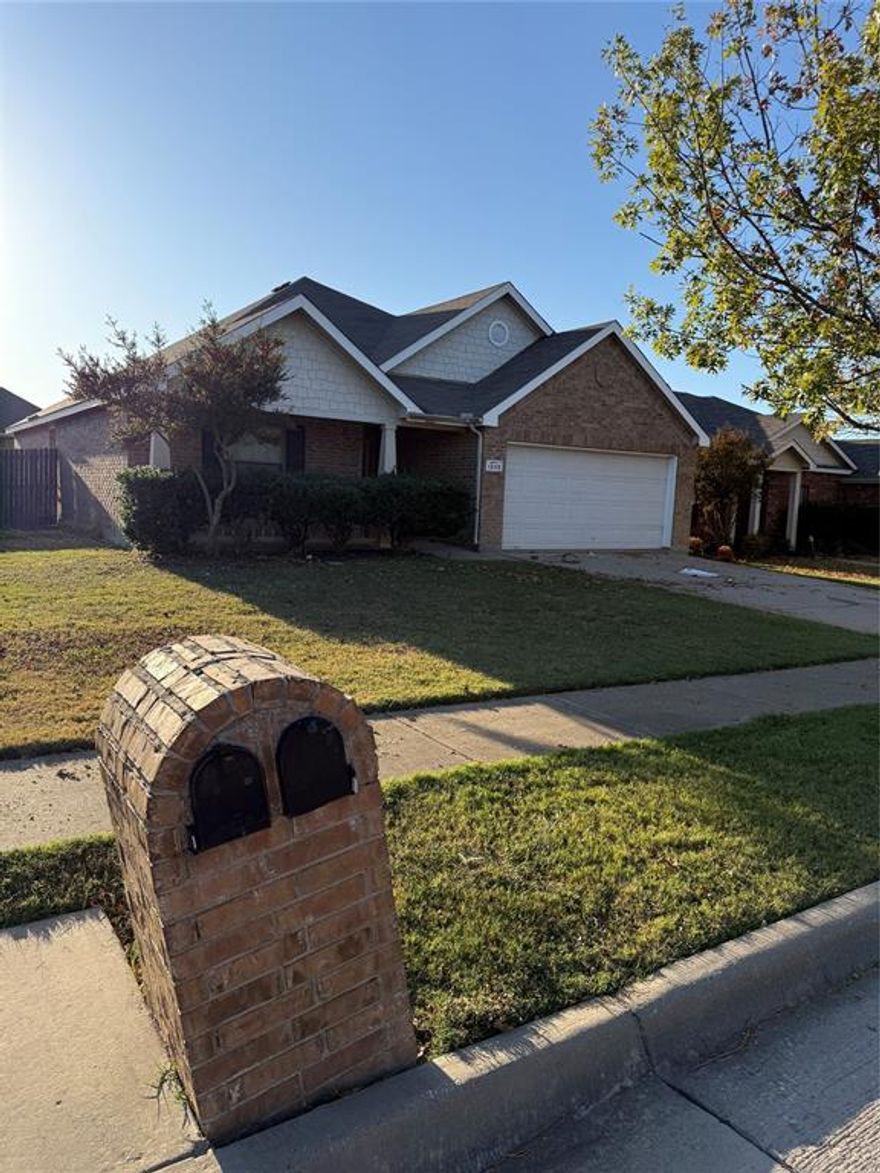 Lovely home in a very nice subdivision in Mansfield ISD conveniently located near major freeways, shopping and entertainment.
Large living room with wood burning fireplace,  dinning area, breakfast bar, nice new floors.  Master suite features large walk in closet, double sink vanities, garden tub, separate shower, linen closet. Nice size back yard, sprinkler and alarm system.  Just in time to celebrate the holidays.  A must see.