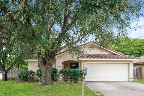 Photo of 2320 Sundrop Court, Fort Worth, TX 76108 (MLS # 21179822)