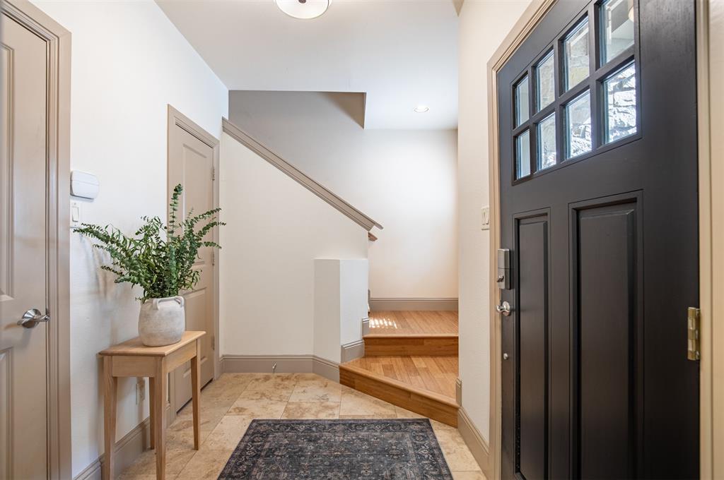 5916 Hudson Street Regime - Residential