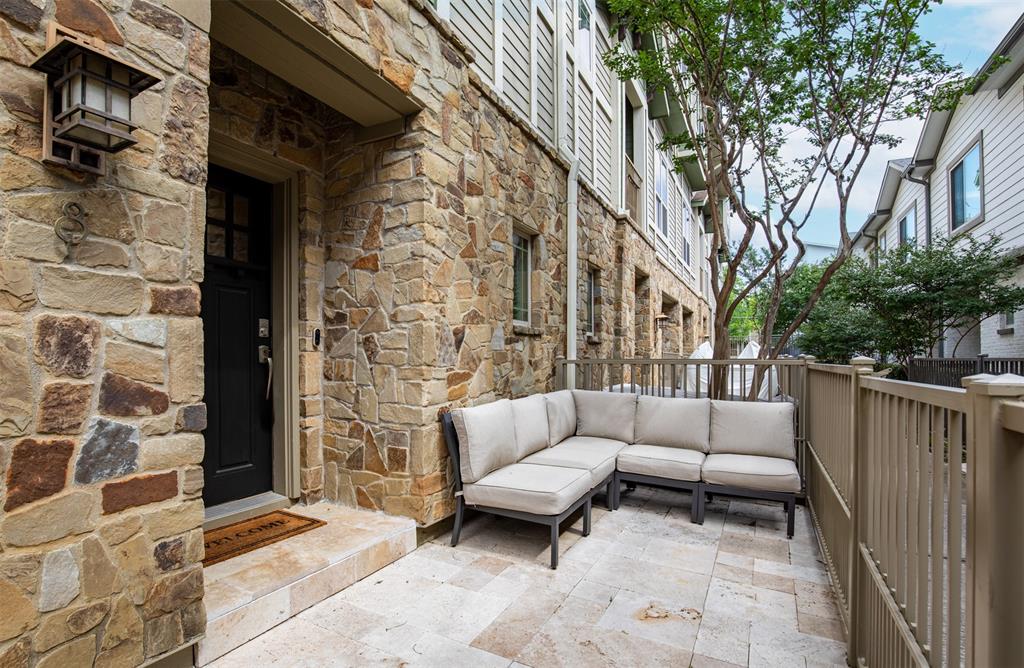 5916 Hudson Street Regime - Residential