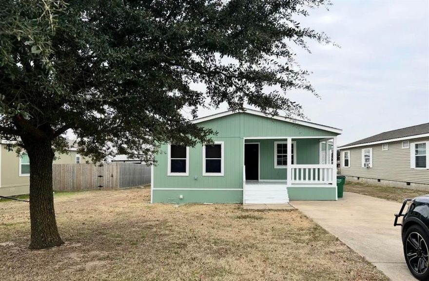 Welcome home to 315 Glenwood Street in Gainesville, Texas!
This freshly updated 4-bedroom, 3-bath home offers space, comfort, and flexibility—perfect for everyday living, entertaining, or simply unwinding at the end of the day. Step inside to find a recently painted interior that feels clean, bright, and move-in ready.

The home features a large backyard, ideal for hosting gatherings, gardening, pets, or creating your own outdoor retreat. With an HVAC system just 5 years old, you’ll enjoy energy-efficient comfort and peace of mind year-round.

Located in a well-established neighborhood, this property delivers the best of both worlds—quiet, small-town charm with quick access to downtown Gainesville, shopping, dining, and everyday conveniences. You’ll love the country feel without sacrificing accessibility.

And the cherry on top? NO HOA.
That means freedom, flexibility, and fewer restrictions—something buyers are actively searching for.

This is an incredible opportunity to own a spacious home in a desirable Gainesville location. Don’t miss it—schedule your showing today!