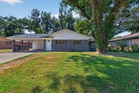 Tiny photo for 3922 Parkway Drive, Bossier City, LA 71112 (MLS # 21394664)