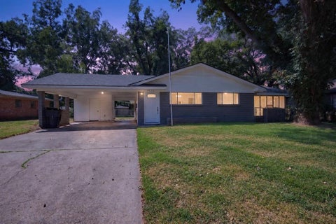 Photo of 3922 Parkway Drive, Bossier City, LA 71112 (MLS # 21394664)