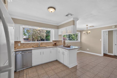 Tiny photo for 3922 Parkway Drive, Bossier City, LA 71112 (MLS # 21394664)