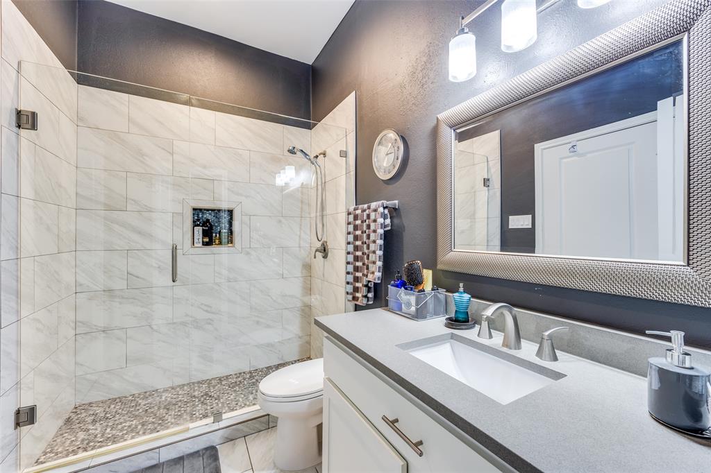 6222 TWIN OAKS Circle