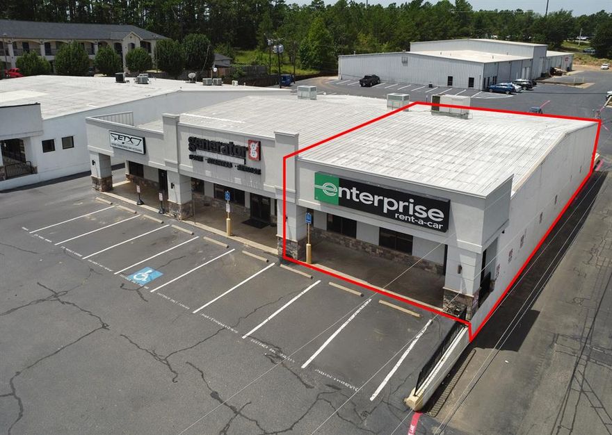 $12 per sf per yr + NNN.   Multiple square footage options now available at Pinnacle Plaza. See separate listings for all options. 

Multiple square footage options now available at Pinnacle Plaza. Versatile layout options customizable to fit a multitude of uses. Ideal for retailers, showrooms, or service businesses needing a retail presence along with functional and flexible layouts and amenities.  
See separate listings for all options. 

• Available now. 
• AADT (2023) 49,590. 
• Fascia and pylon signage available. 
• 10'x10' grade level OH door. 
• Adequate lighted parking. 
• (3) three ingress egress points on Loop 323. 
• Easy access to all major corridors.